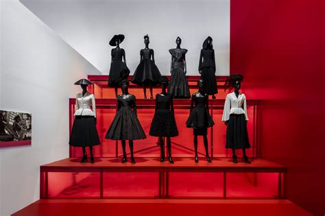 dior show bows at dallas museum of art